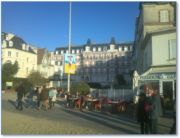 vue de la résidence trouville sur mer ancien hotel de paris sur la plage