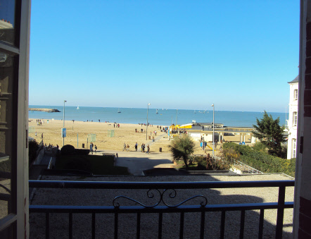 vue de l'appartement de trouville sur mer acces directement sur la plage